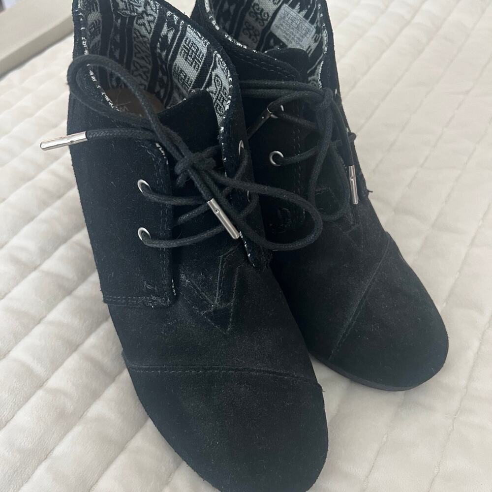 8 Tom’s Ankle Boots